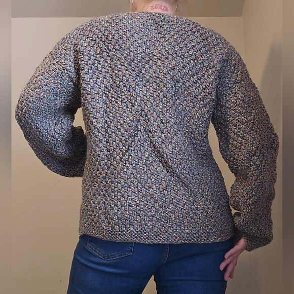 Hand Knit cardigan.  Long sleeves. 5 large buttons. Size medium/ large - Picture 2 of 10